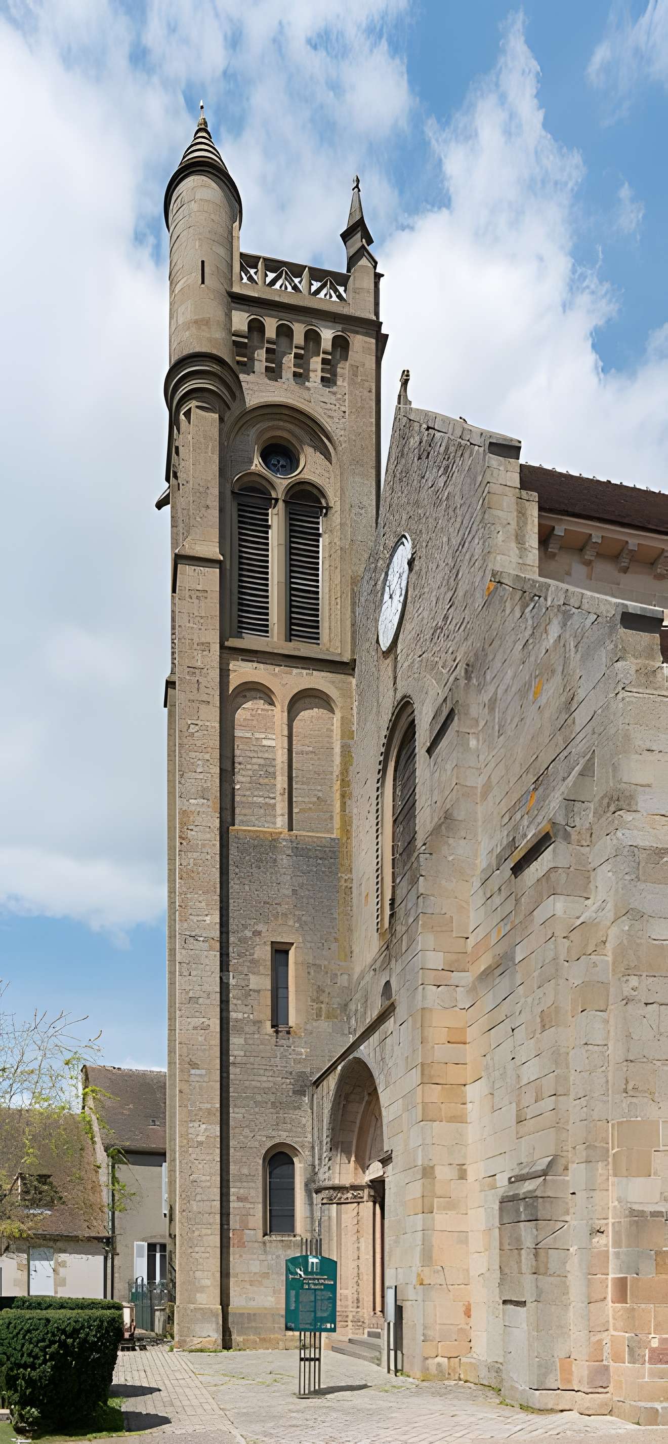 Église Saint-Gervais-et-Saint-Protais du Montet