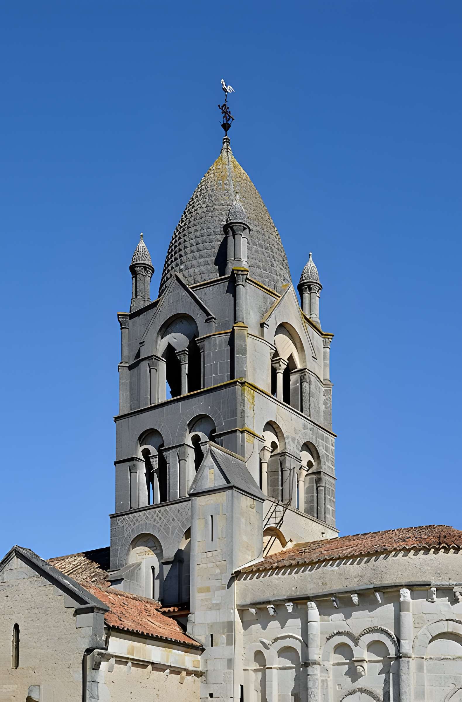 Église Saint-Gervais-Saint-Protais de Pérignac
