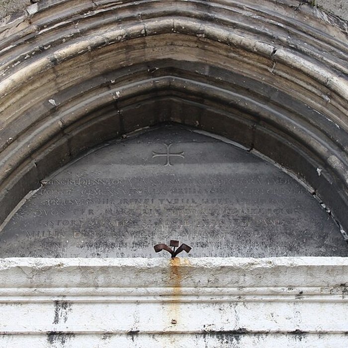 Photo de Eglise Saint-Irénée et calvaire