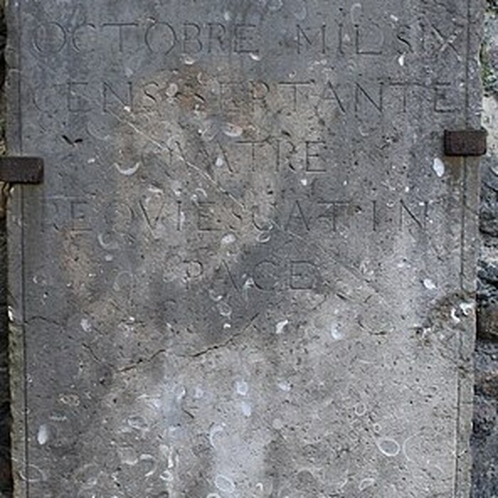 Photo de Eglise Saint-Irénée et calvaire
