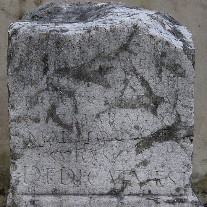 Photo de Eglise Saint-Irénée et calvaire