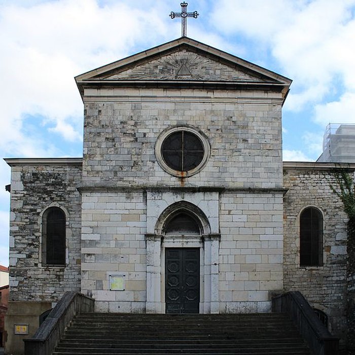 Photo de Eglise Saint-Irénée et calvaire