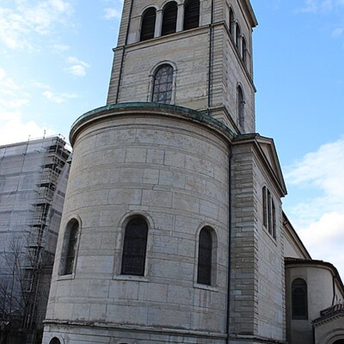Photo de Eglise Saint-Irénée et calvaire