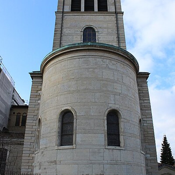 Photo de Eglise Saint-Irénée et calvaire