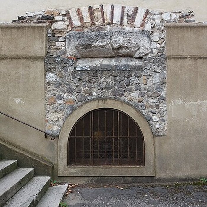 Photo de Eglise Saint-Irénée et calvaire