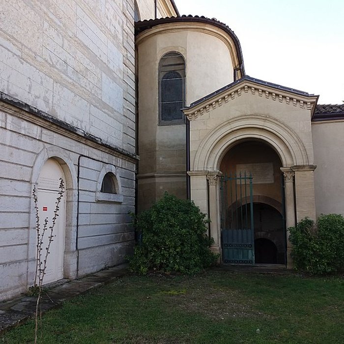 Photo de Eglise Saint-Irénée et calvaire