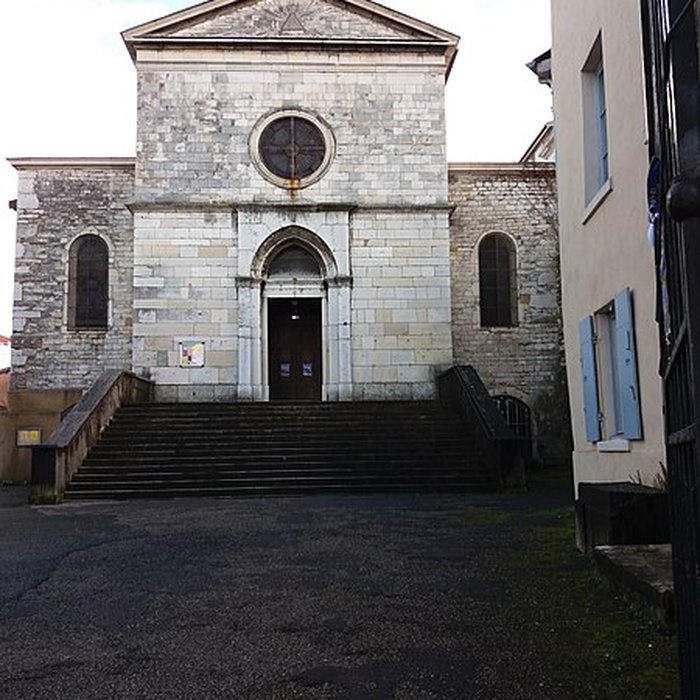 Photo de Eglise Saint-Irénée et calvaire