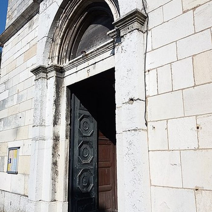 Photo de Eglise Saint-Irénée et calvaire