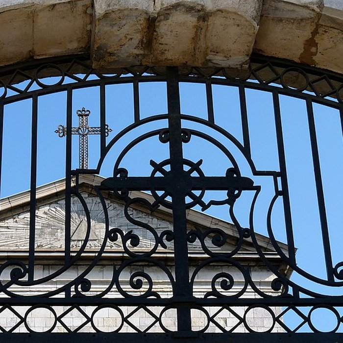 Photo de Eglise Saint-Irénée et calvaire