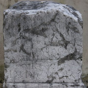 Eglise Saint-Irénée et calvaire