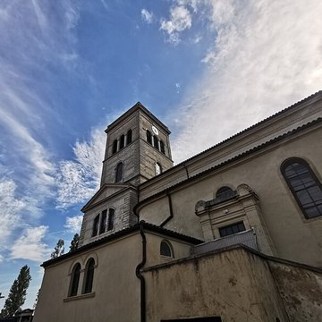 Eglise Saint-Irénée et calvaire