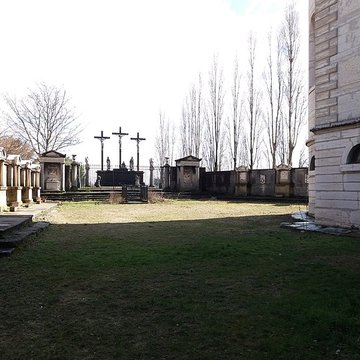 Eglise Saint-Irénée et calvaire