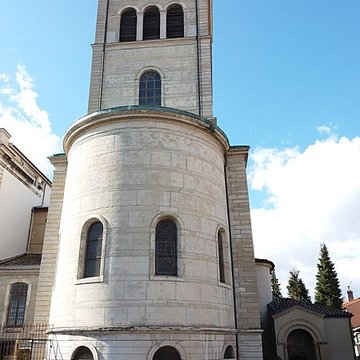 Eglise Saint-Irénée et calvaire