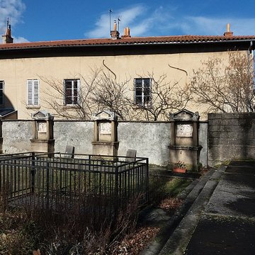 Eglise Saint-Irénée et calvaire