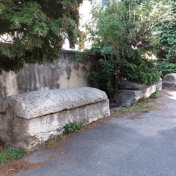 Eglise Saint-Irénée et calvaire