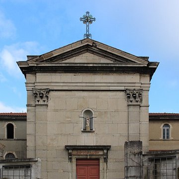 Eglise Saint-Irénée et calvaire