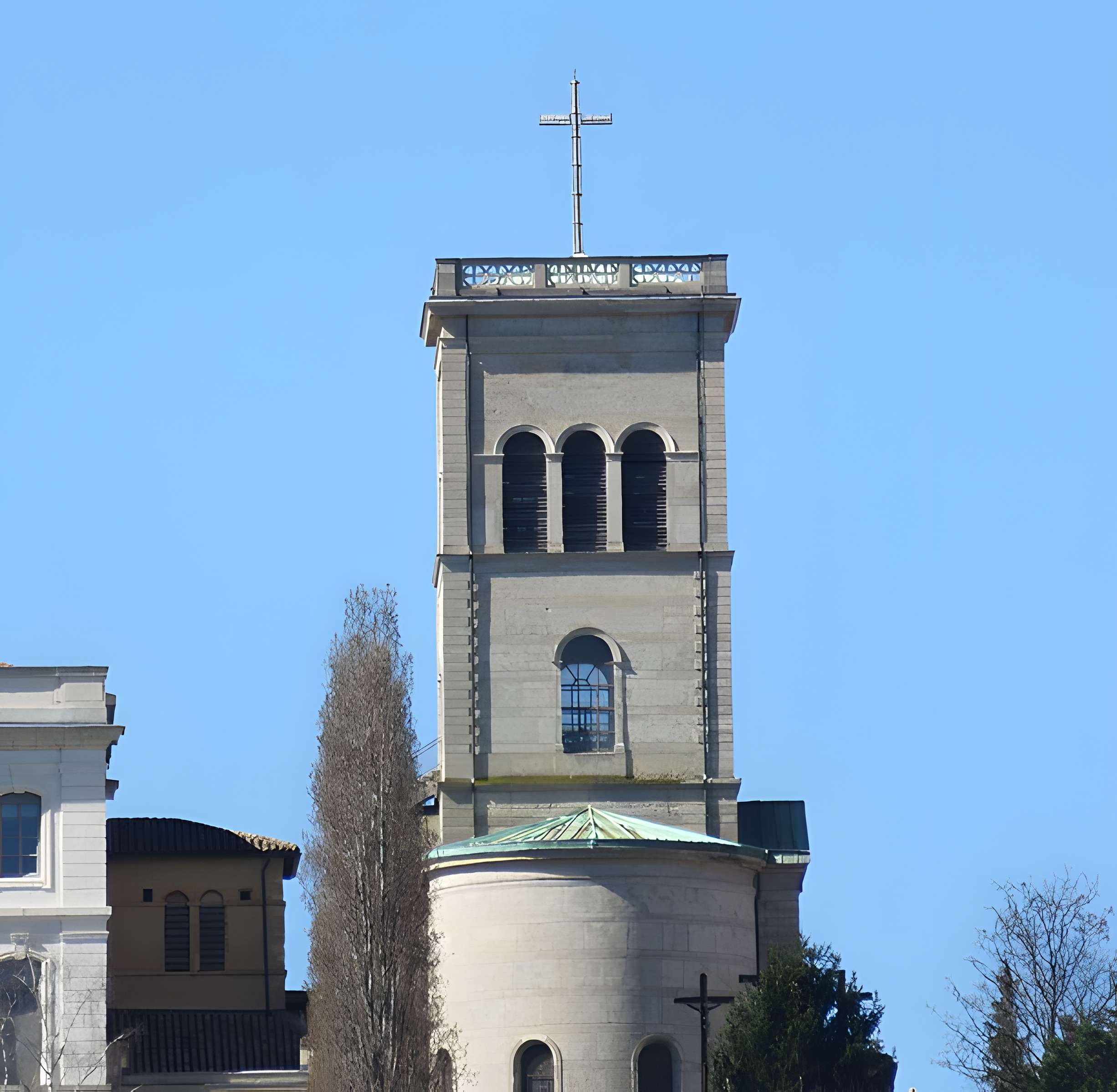 Eglise Saint-Irénée et calvaire