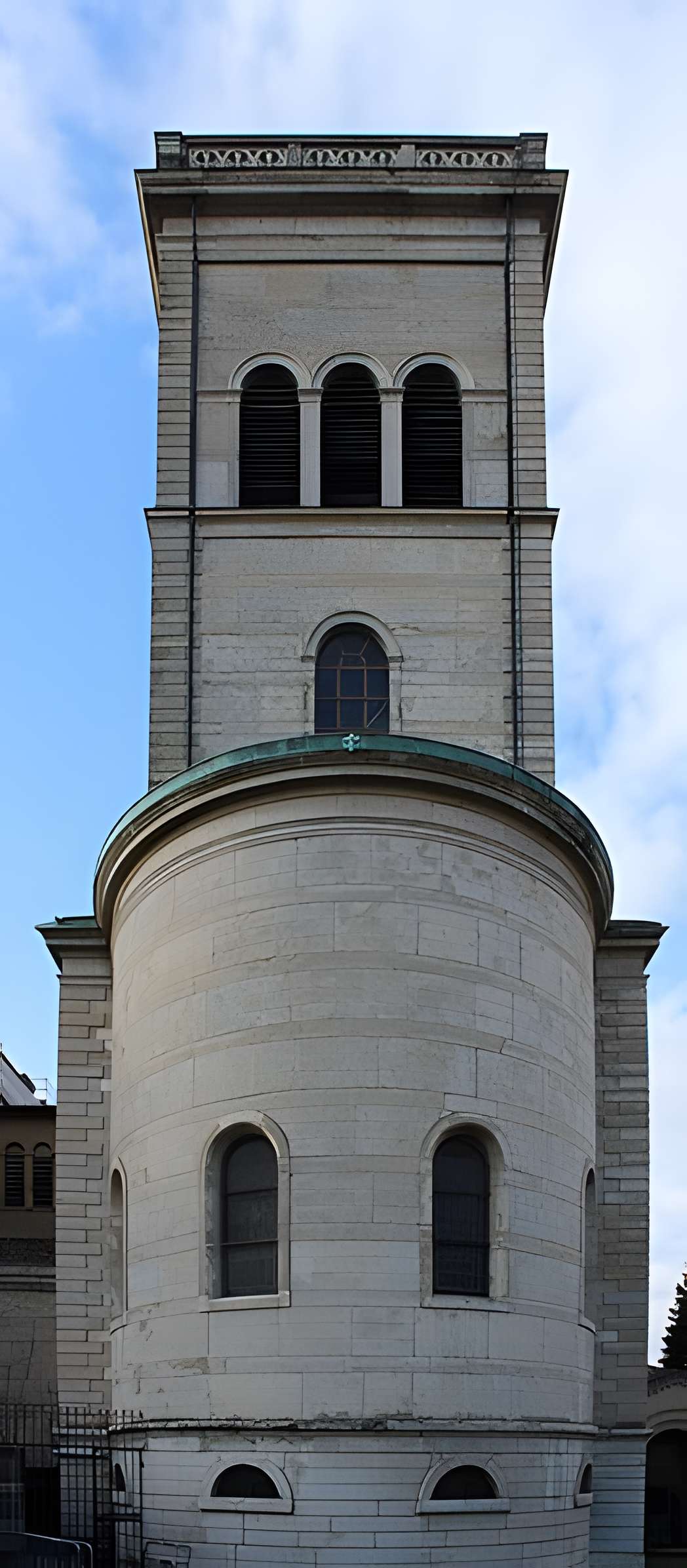 Eglise Saint-Irénée et calvaire