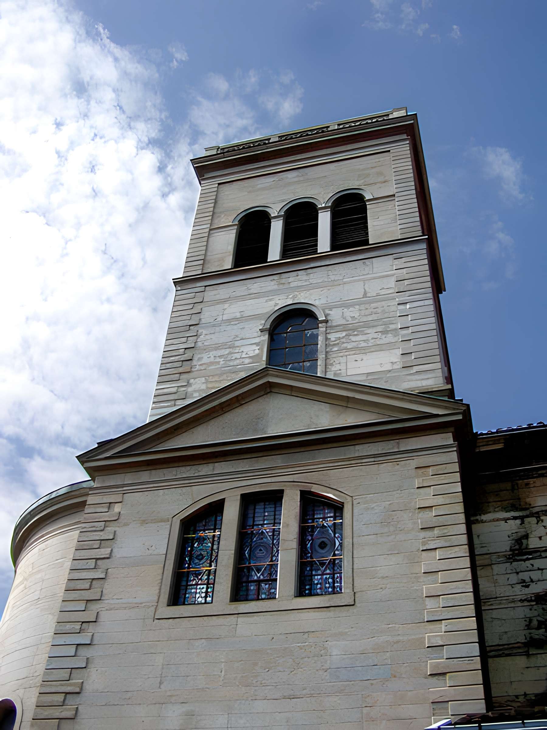 Eglise Saint-Irénée et calvaire