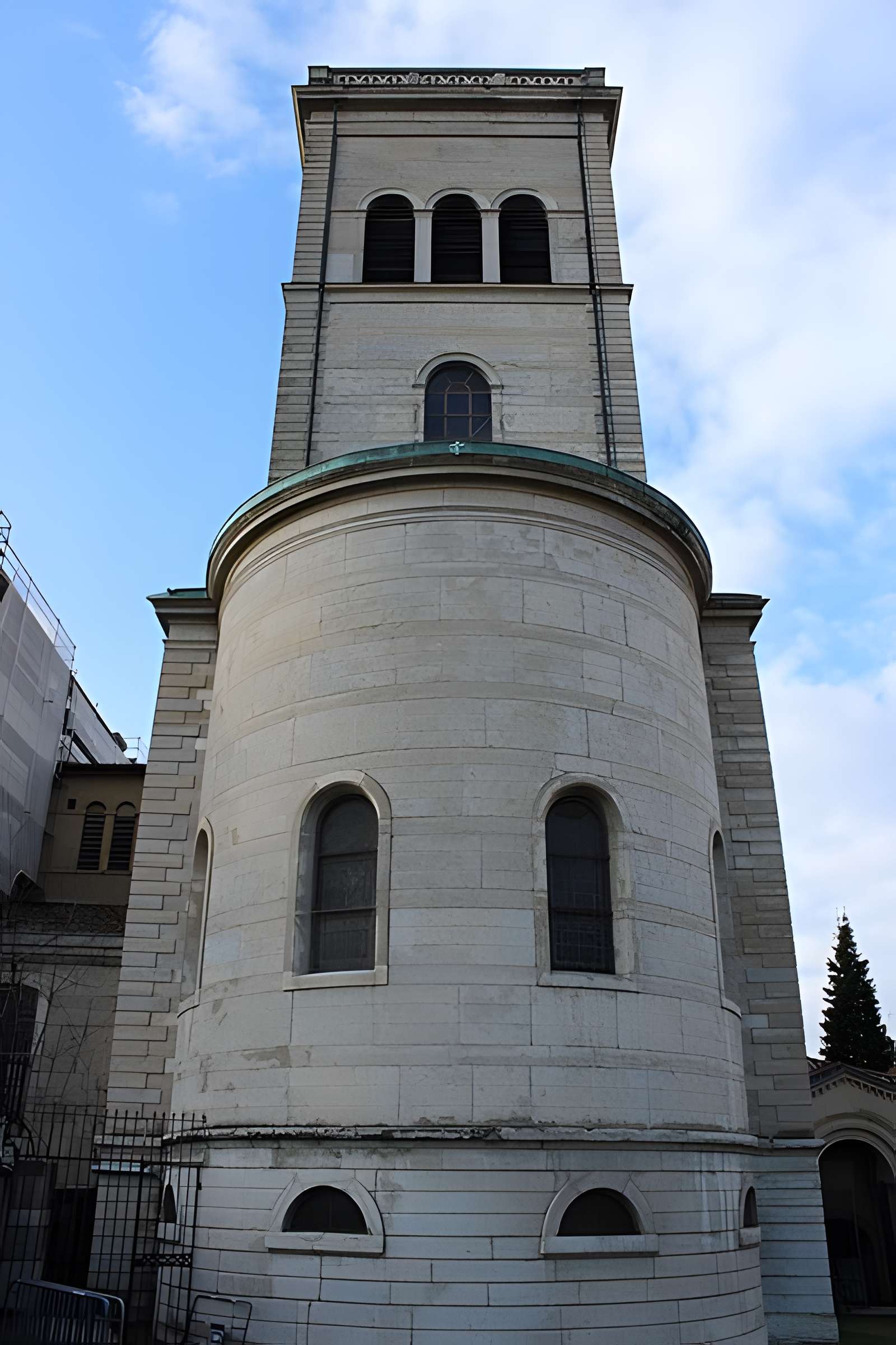 Eglise Saint-Irénée et calvaire