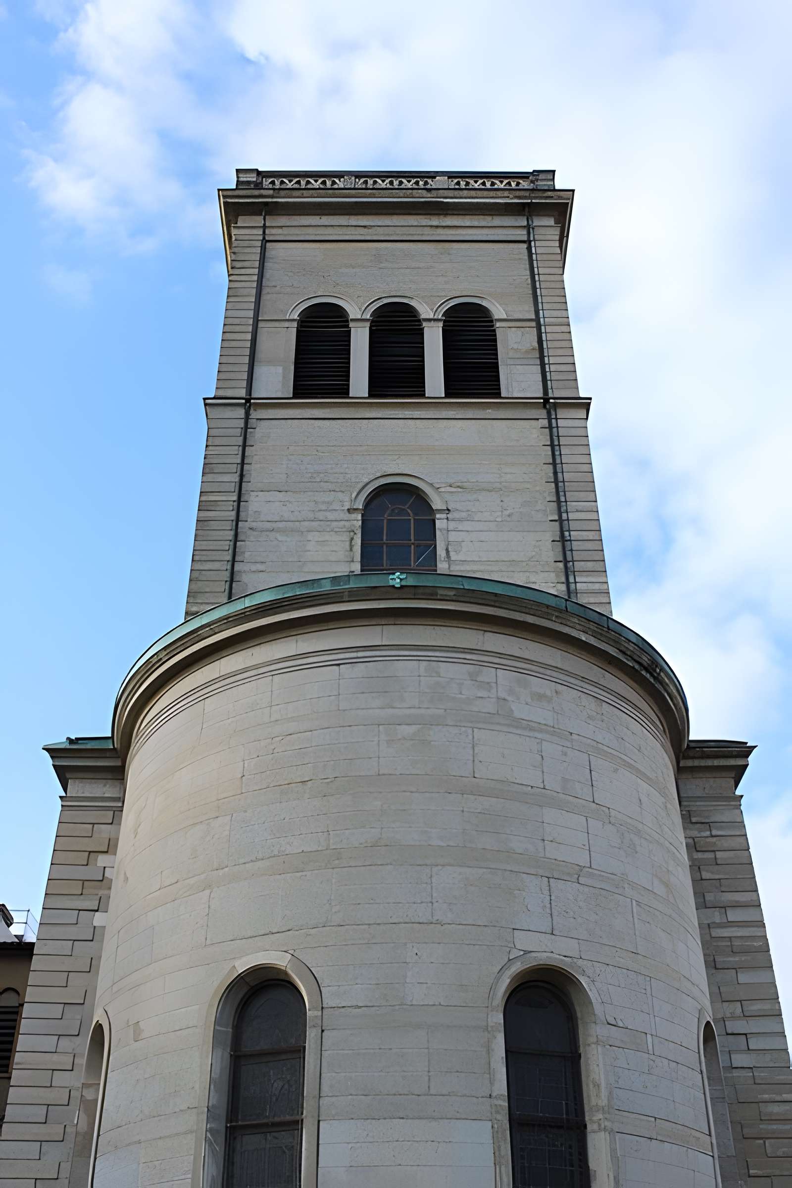 Eglise Saint-Irénée et calvaire
