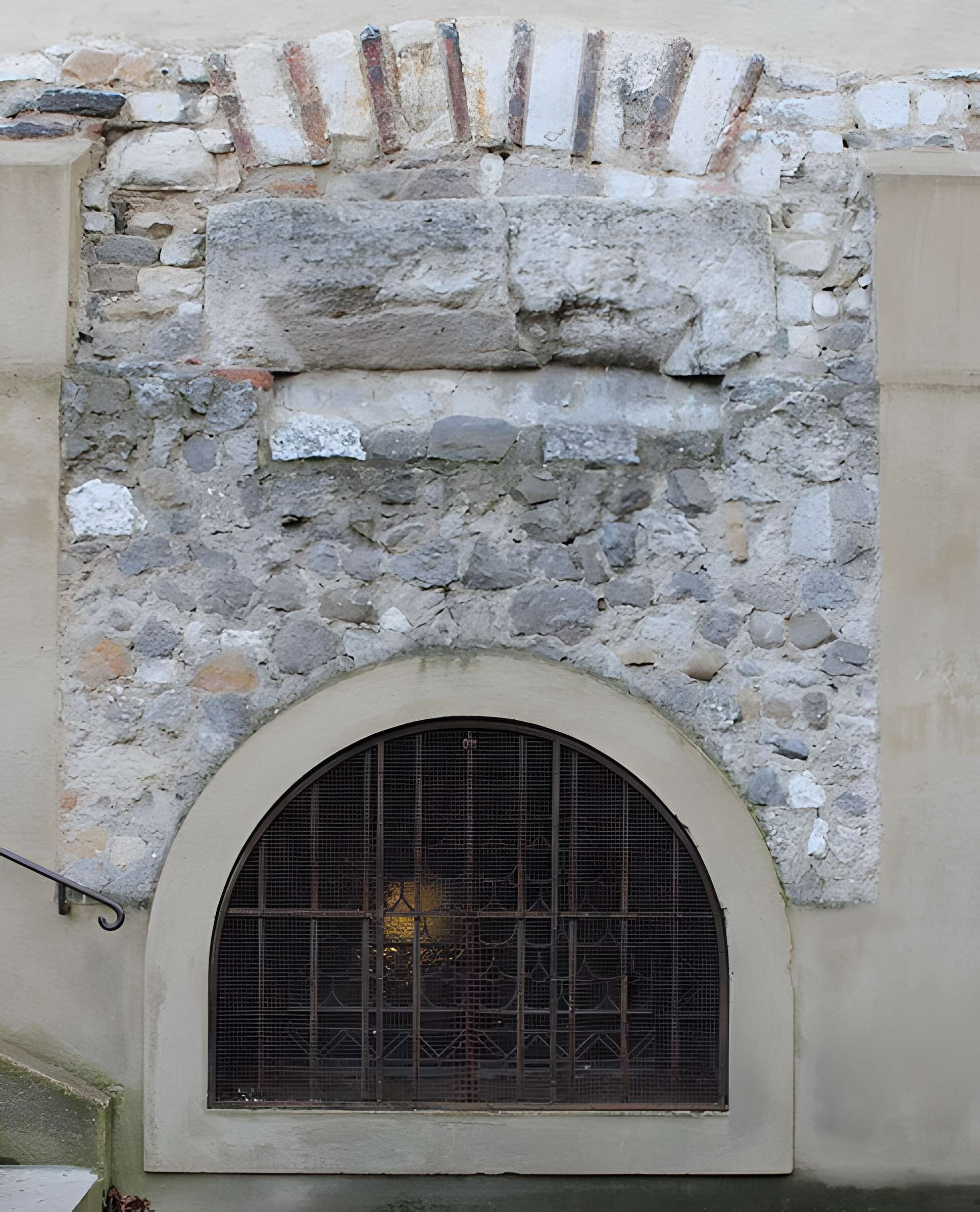 Eglise Saint-Irénée et calvaire