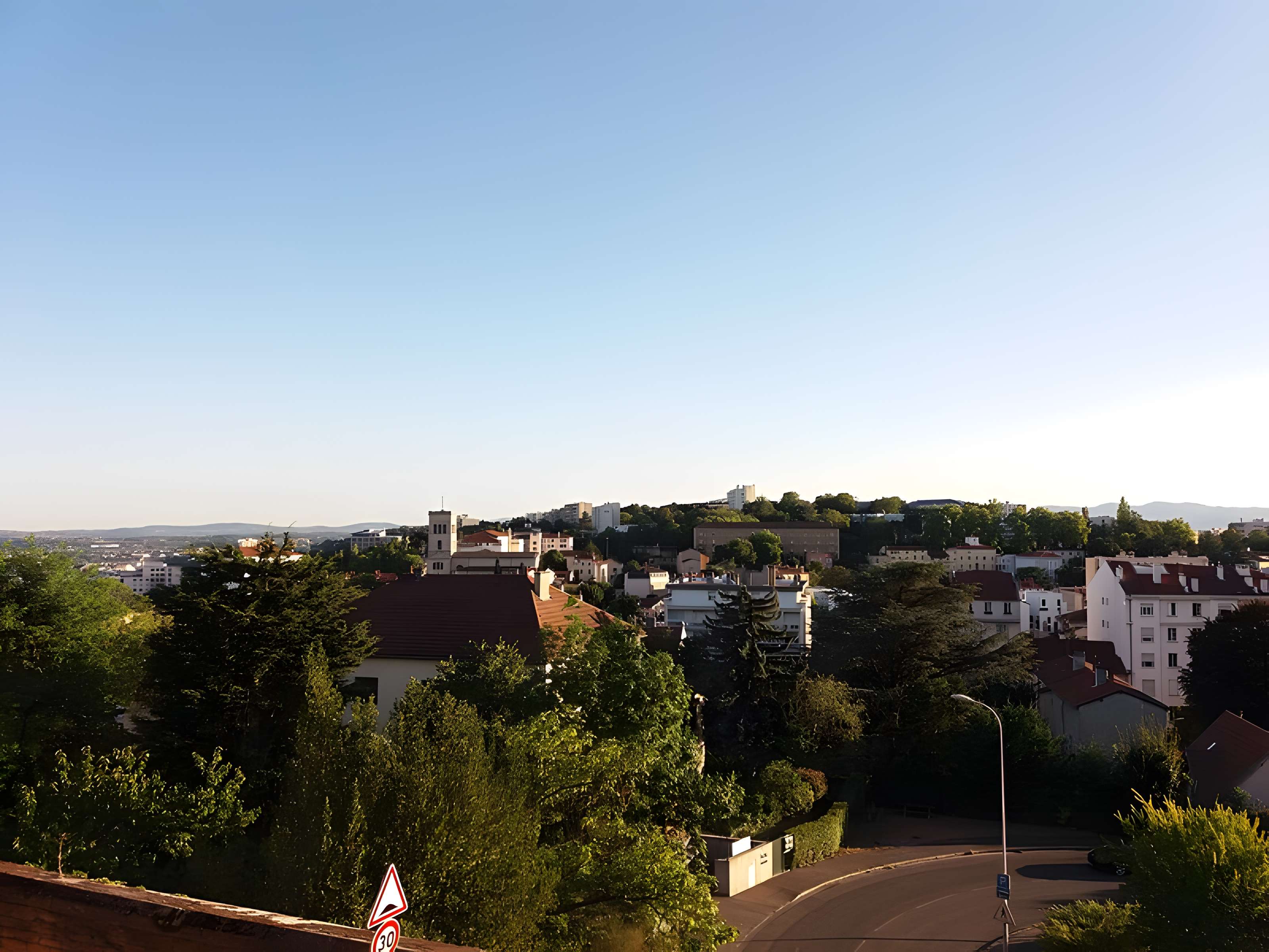 Eglise Saint-Irénée et calvaire
