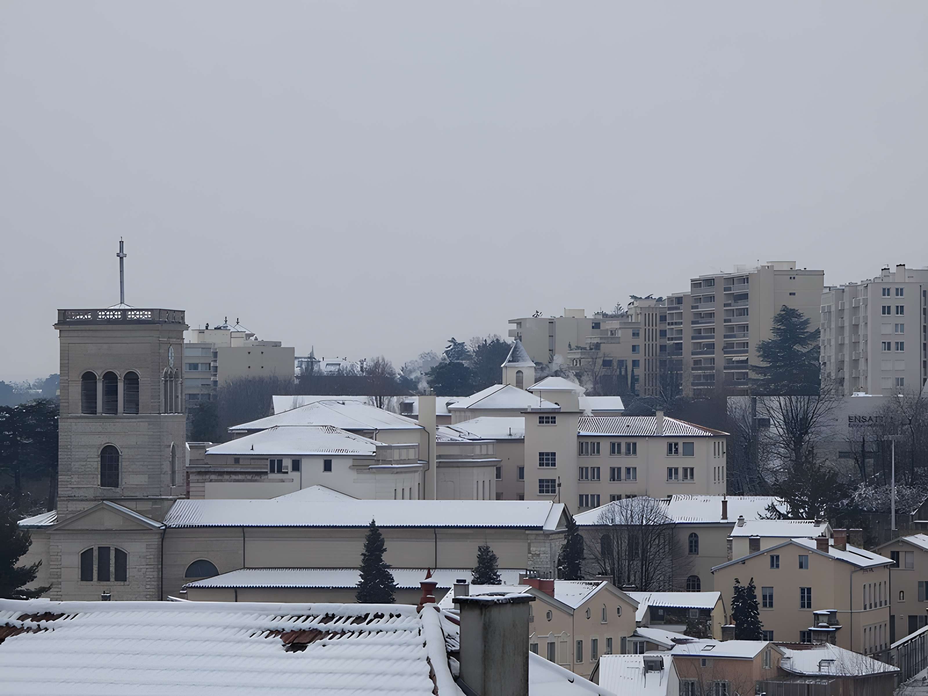 Eglise Saint-Irénée et calvaire