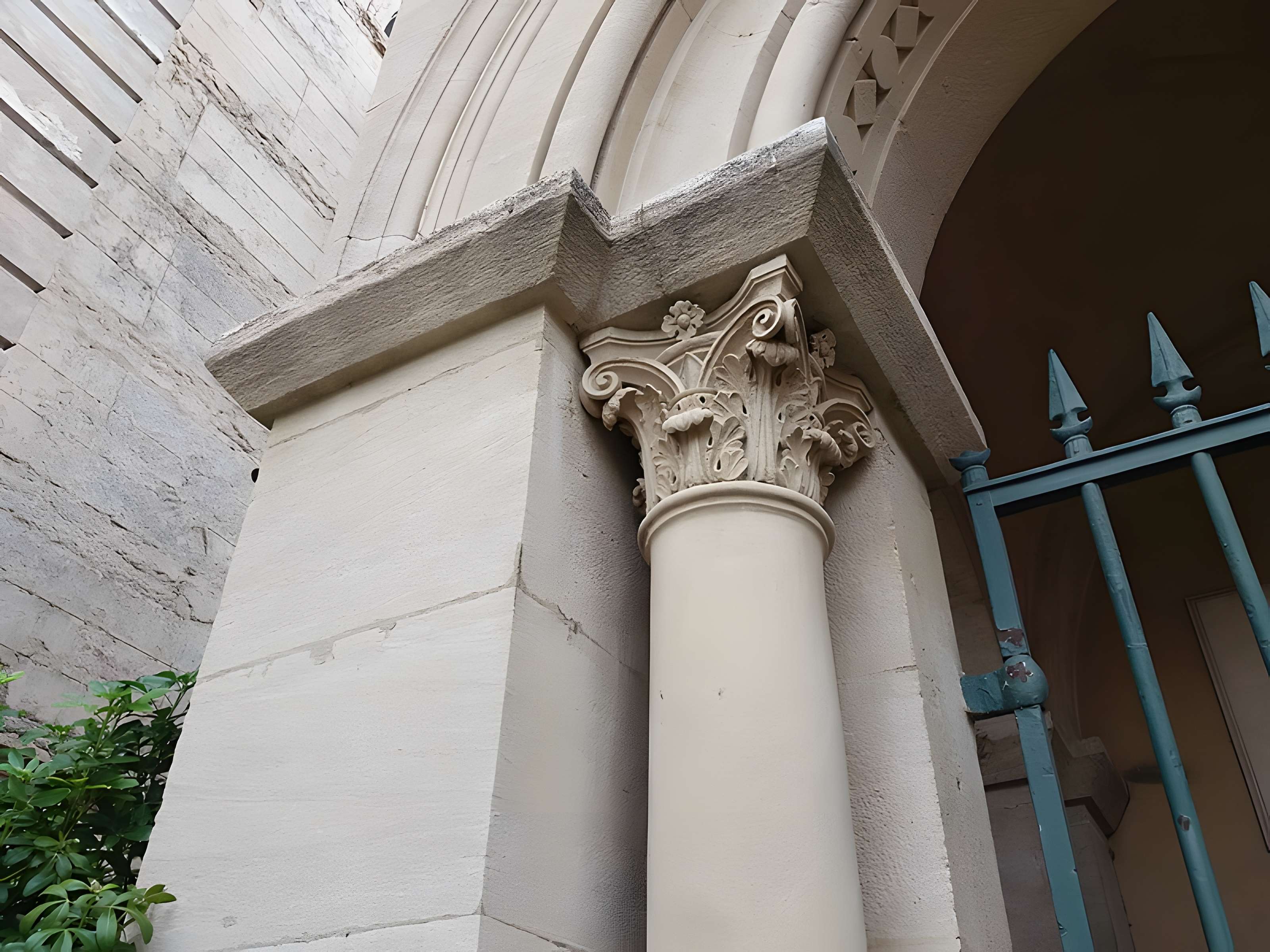 Eglise Saint-Irénée et calvaire