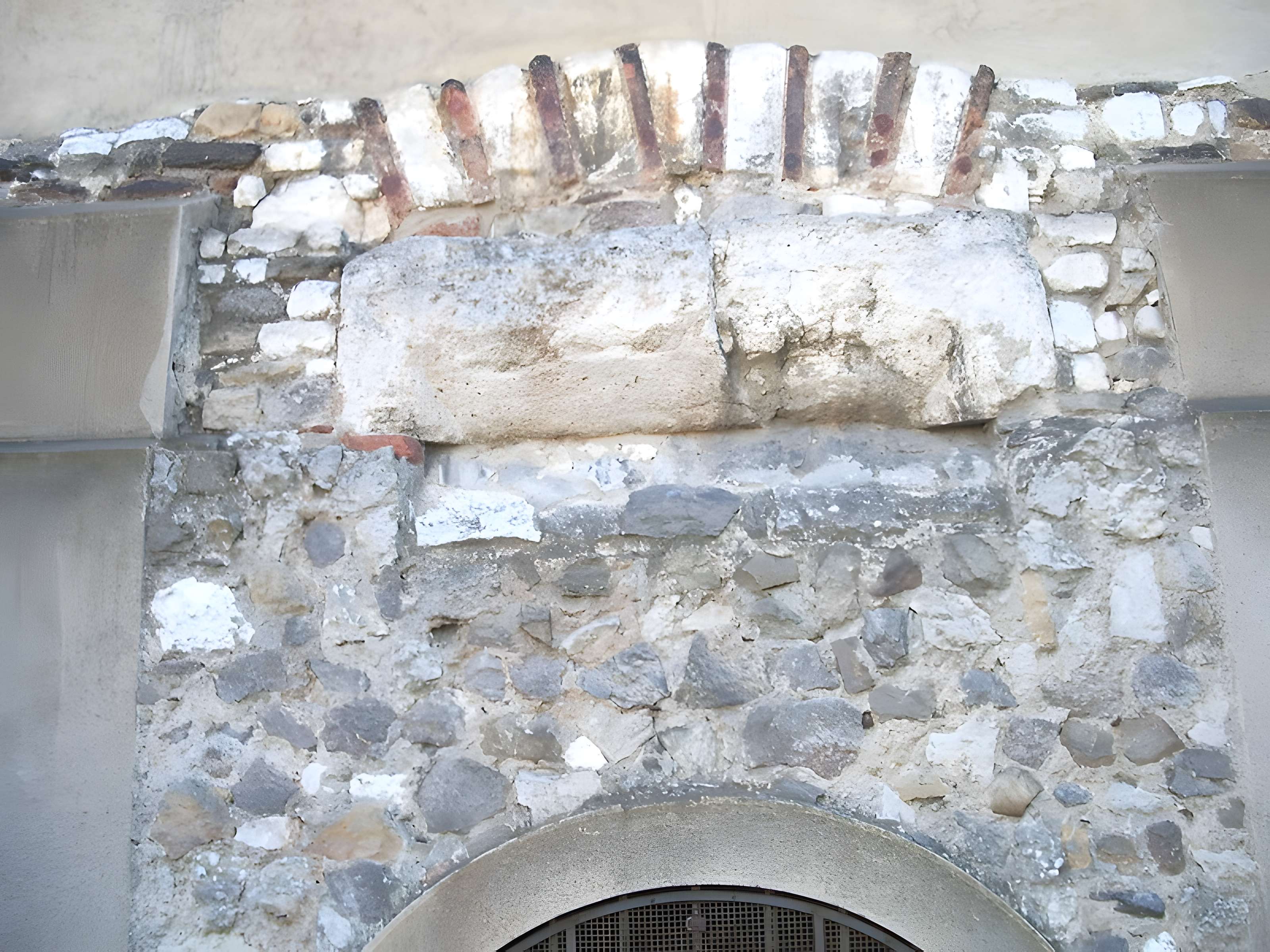 Eglise Saint-Irénée et calvaire