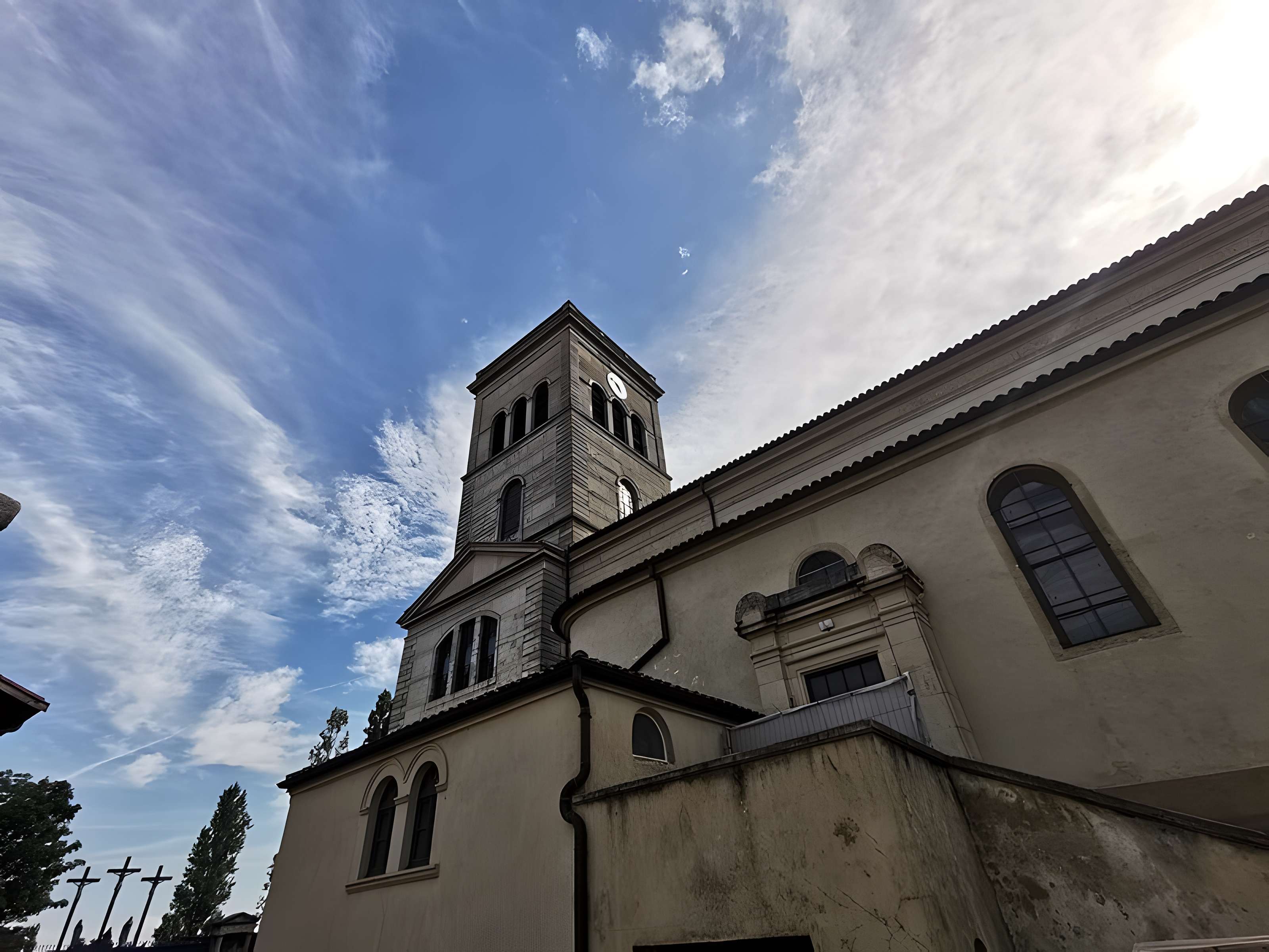 Eglise Saint-Irénée et calvaire