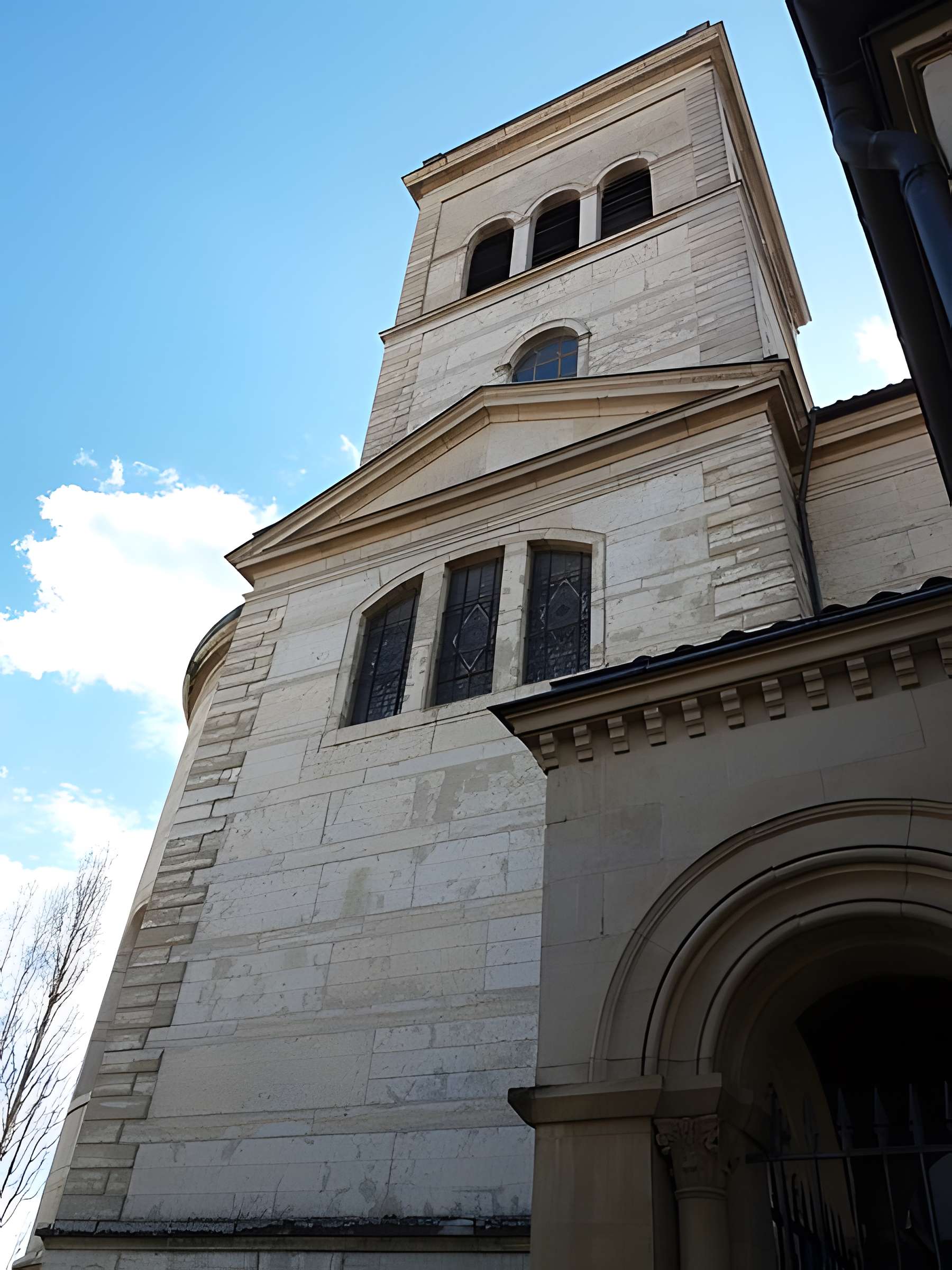 Eglise Saint-Irénée et calvaire