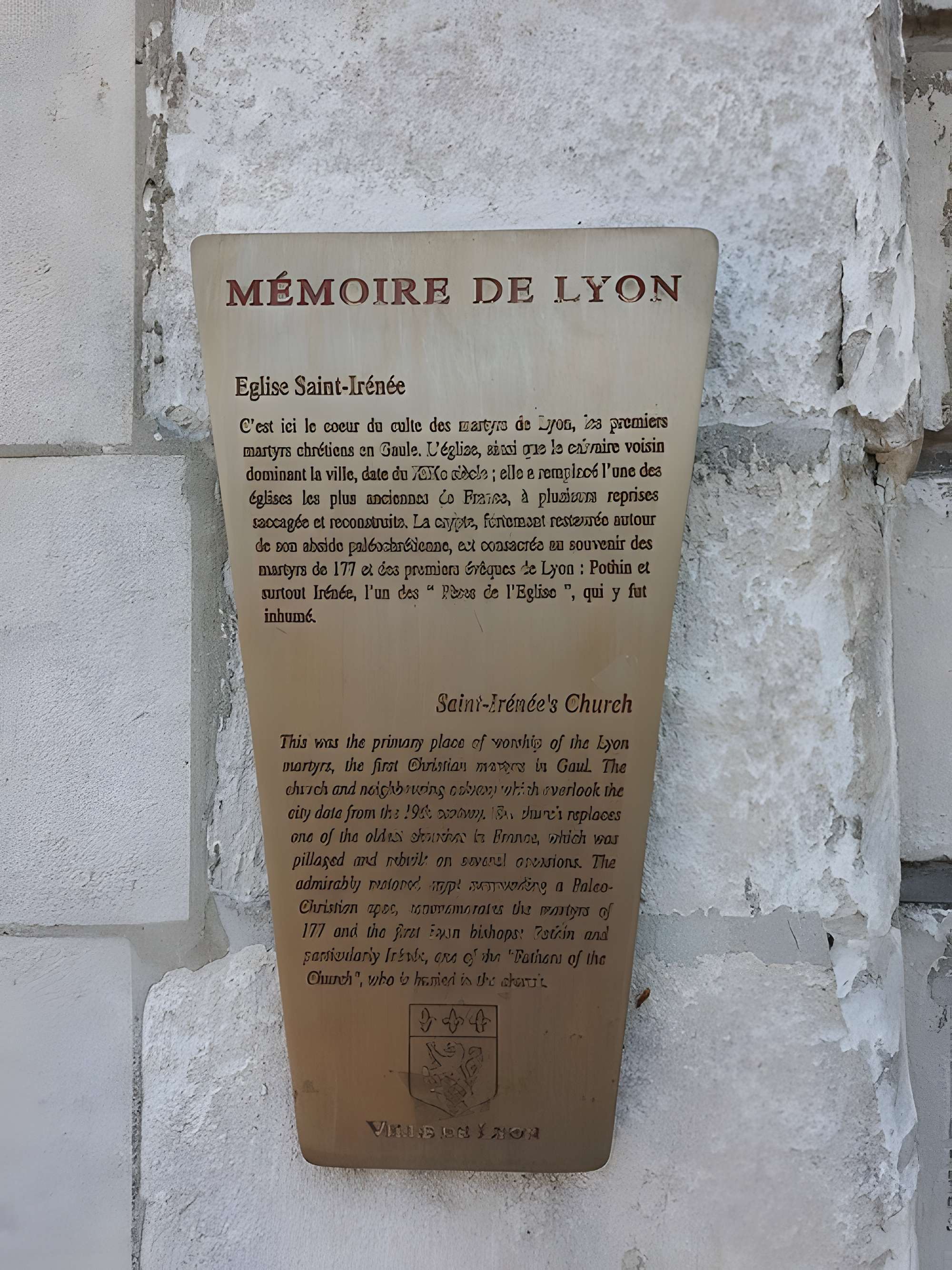 Eglise Saint-Irénée et calvaire