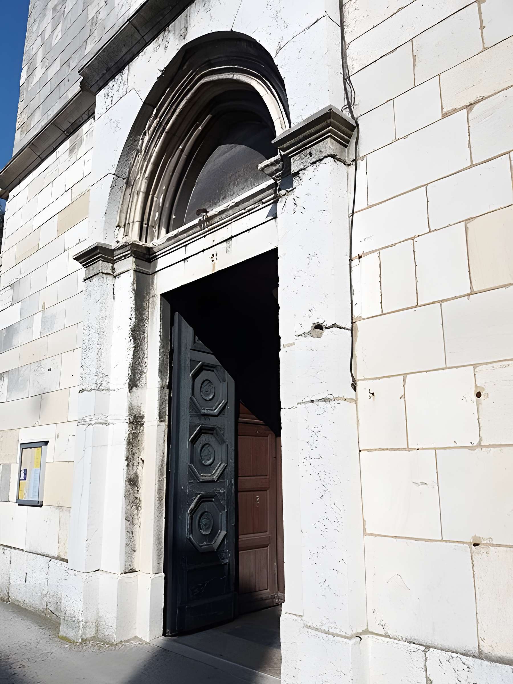 Eglise Saint-Irénée et calvaire