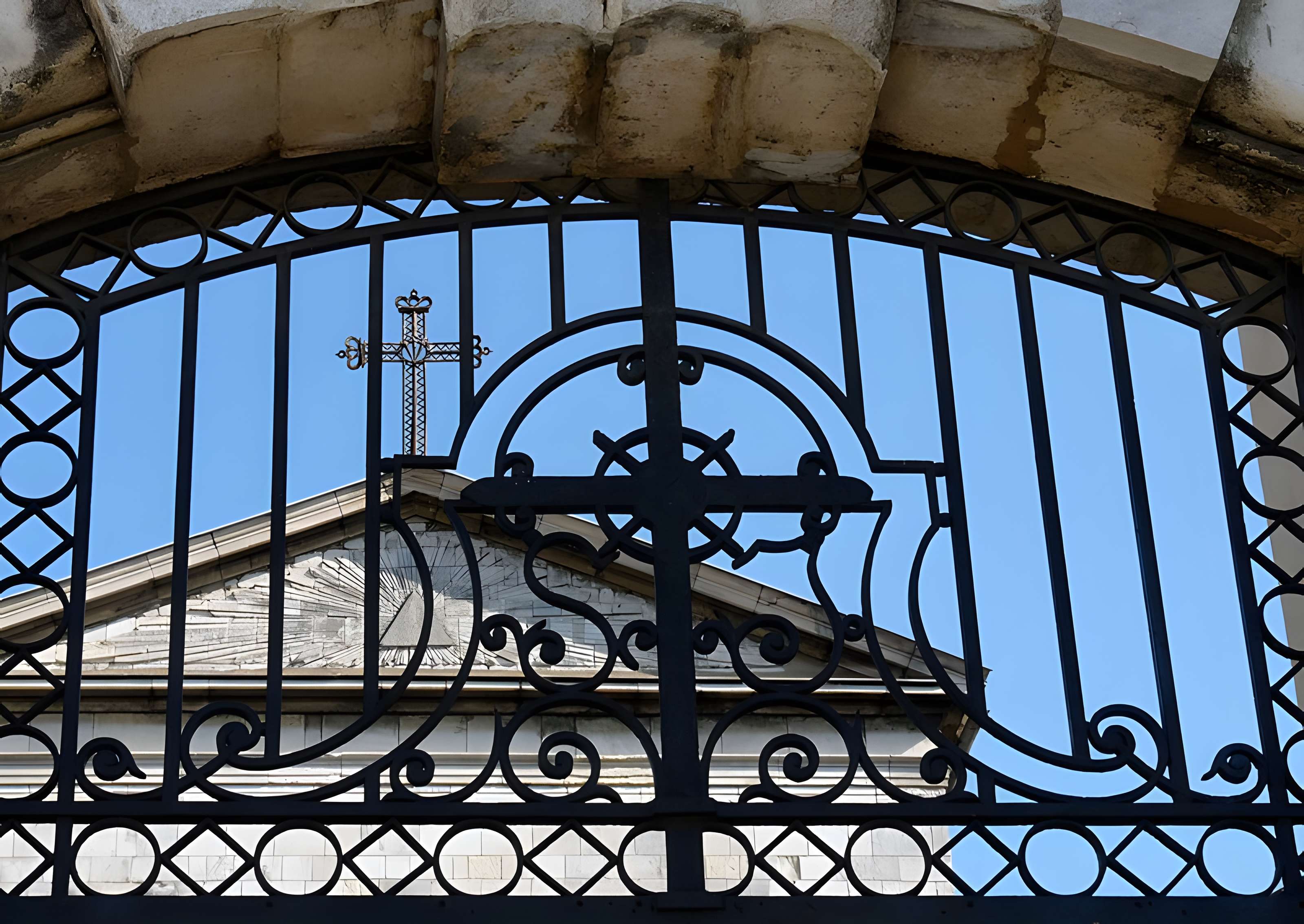 Eglise Saint-Irénée et calvaire