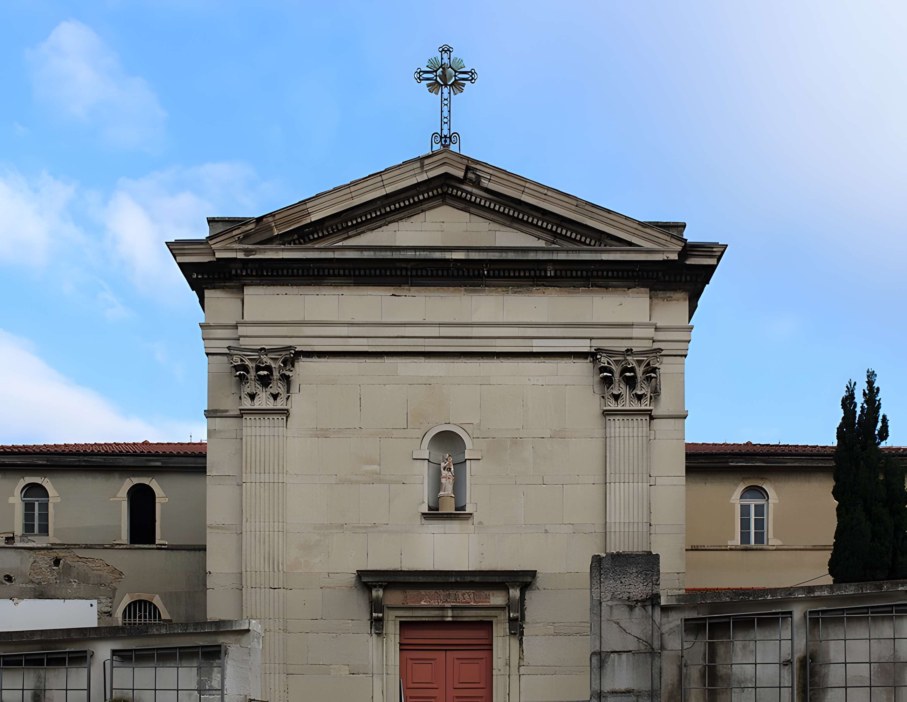 Eglise Saint-Irénée et calvaire