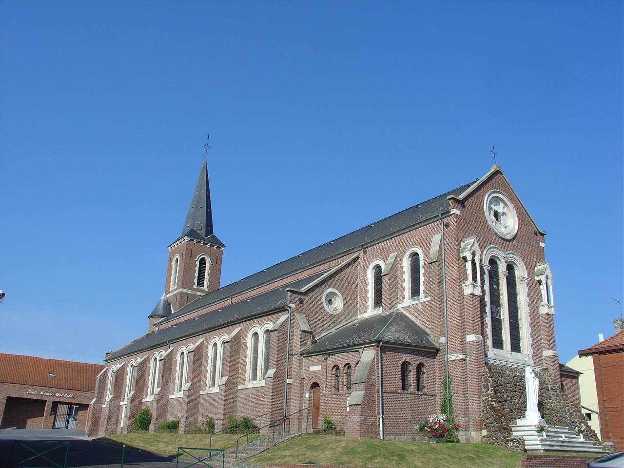 Photo de Kirche der Heiligen-Gervais-et-Protais von Burbure