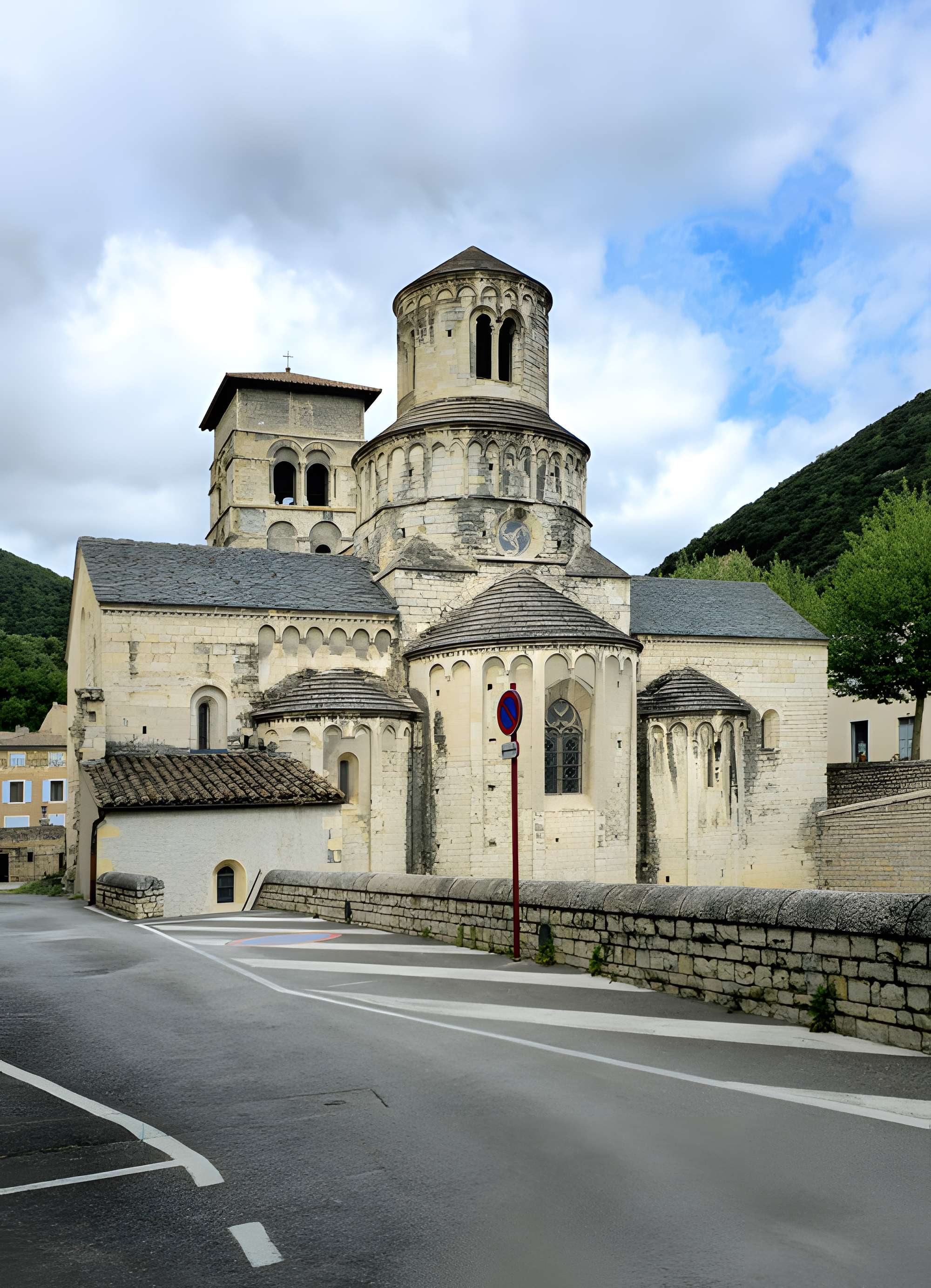 Abbatiale Sainte-Marie de Cruas