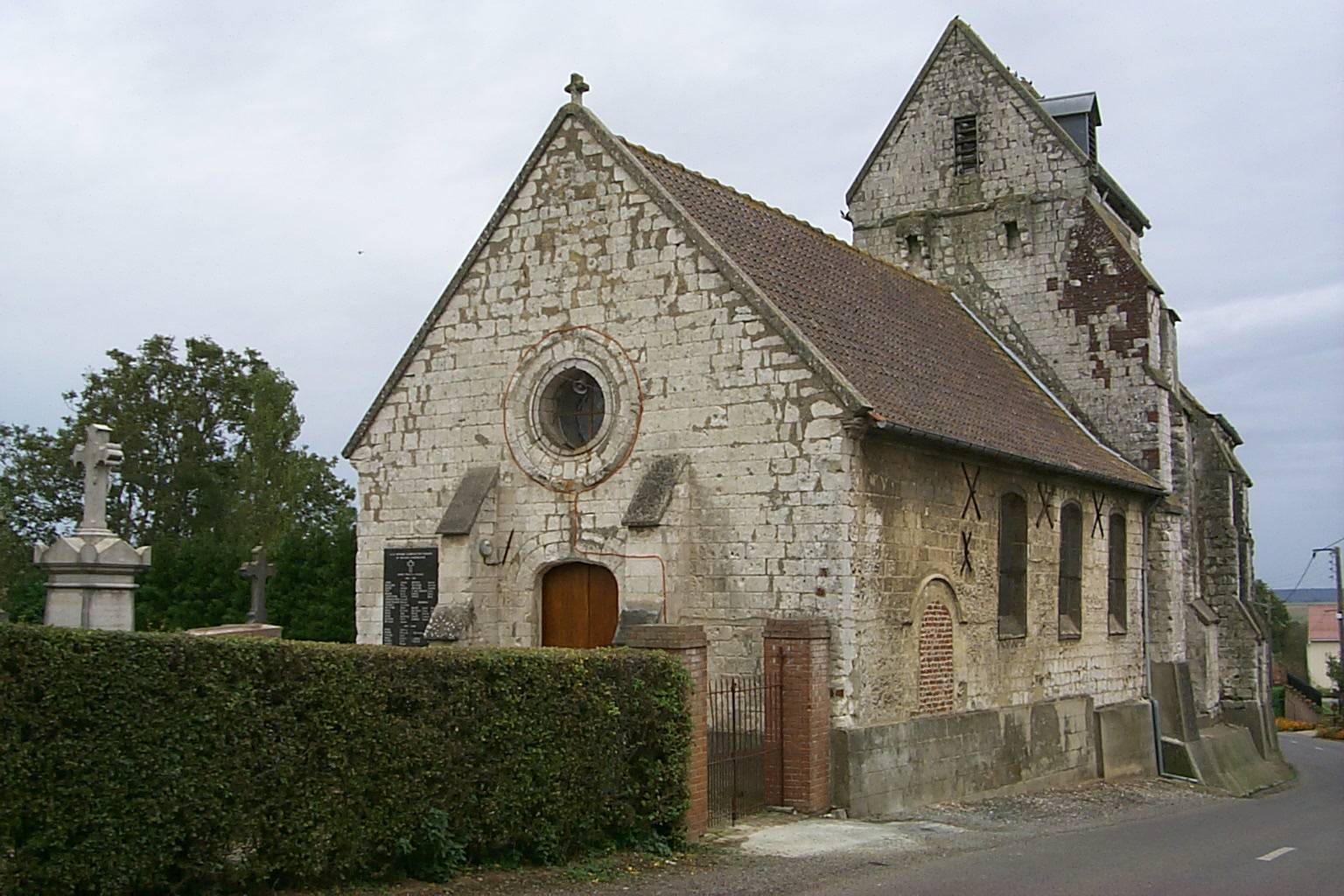 Photo de Saint-Léger de Mentque Kirche
