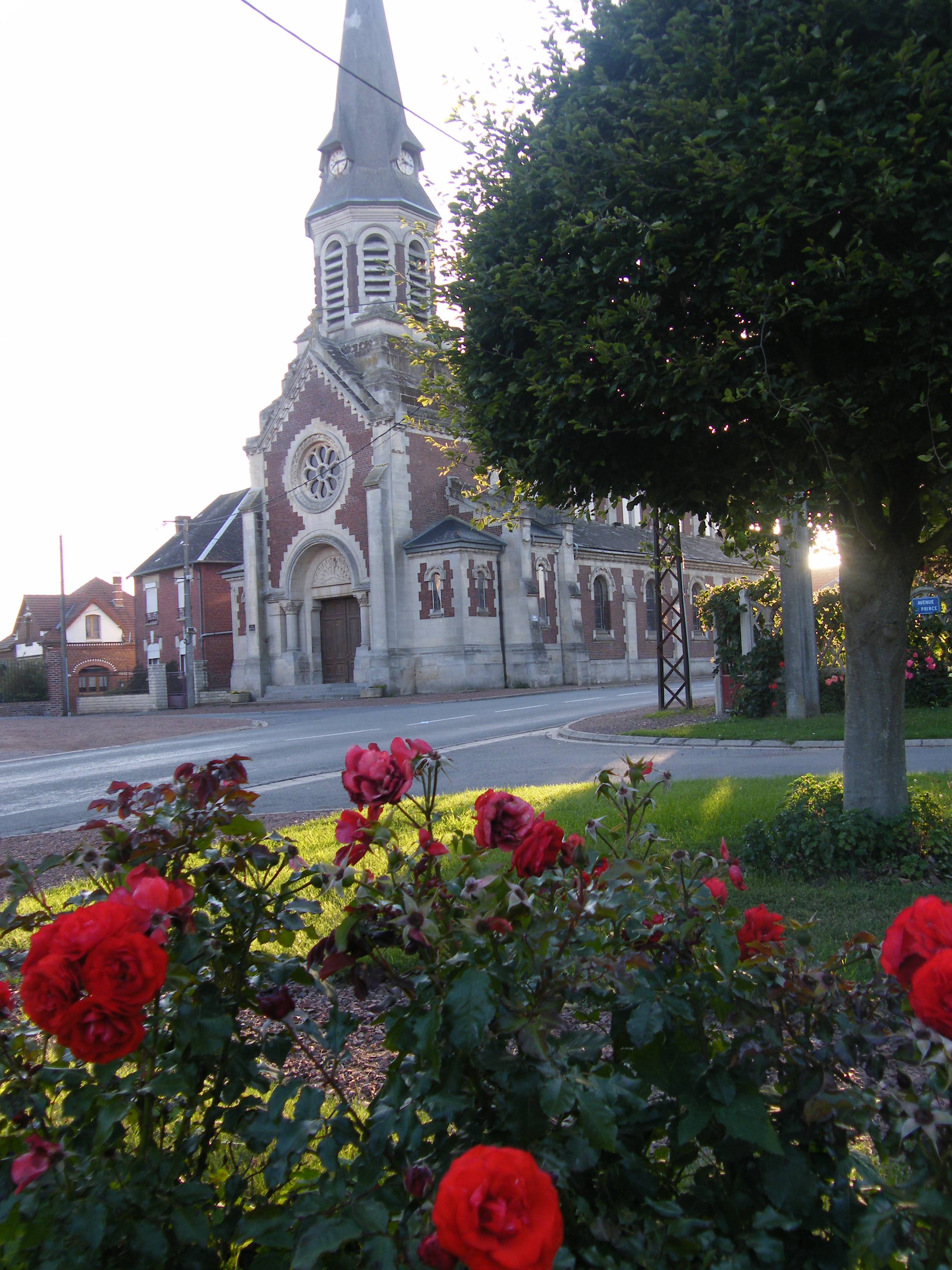 Photo de Sint Nicolaas Kerk van Metz-en-Couture