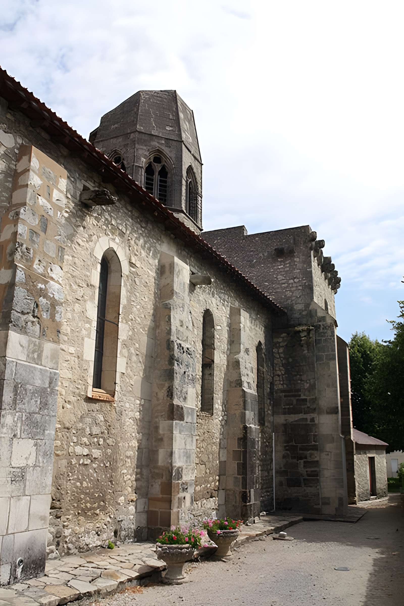 Église Saint-Jean-Baptiste de Charroux
