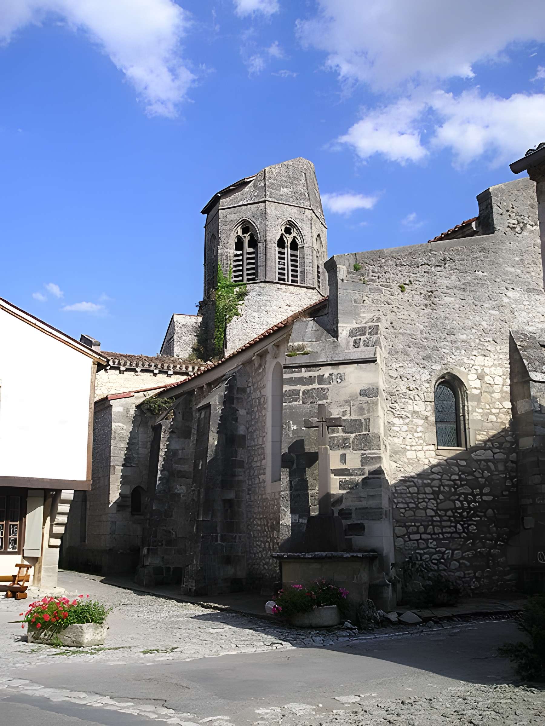 Église Saint-Jean-Baptiste de Charroux