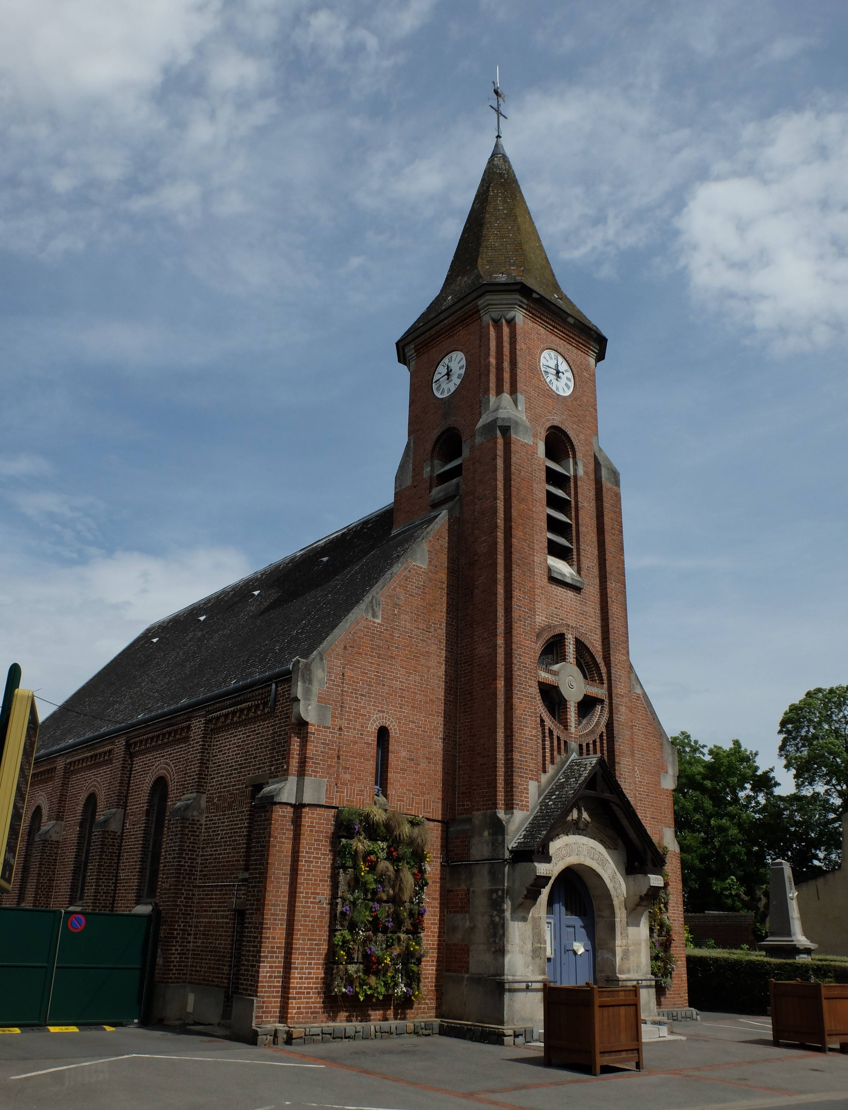 Photo de Iglesia Saint-Brice de Tilloy-lès-Mofflaines