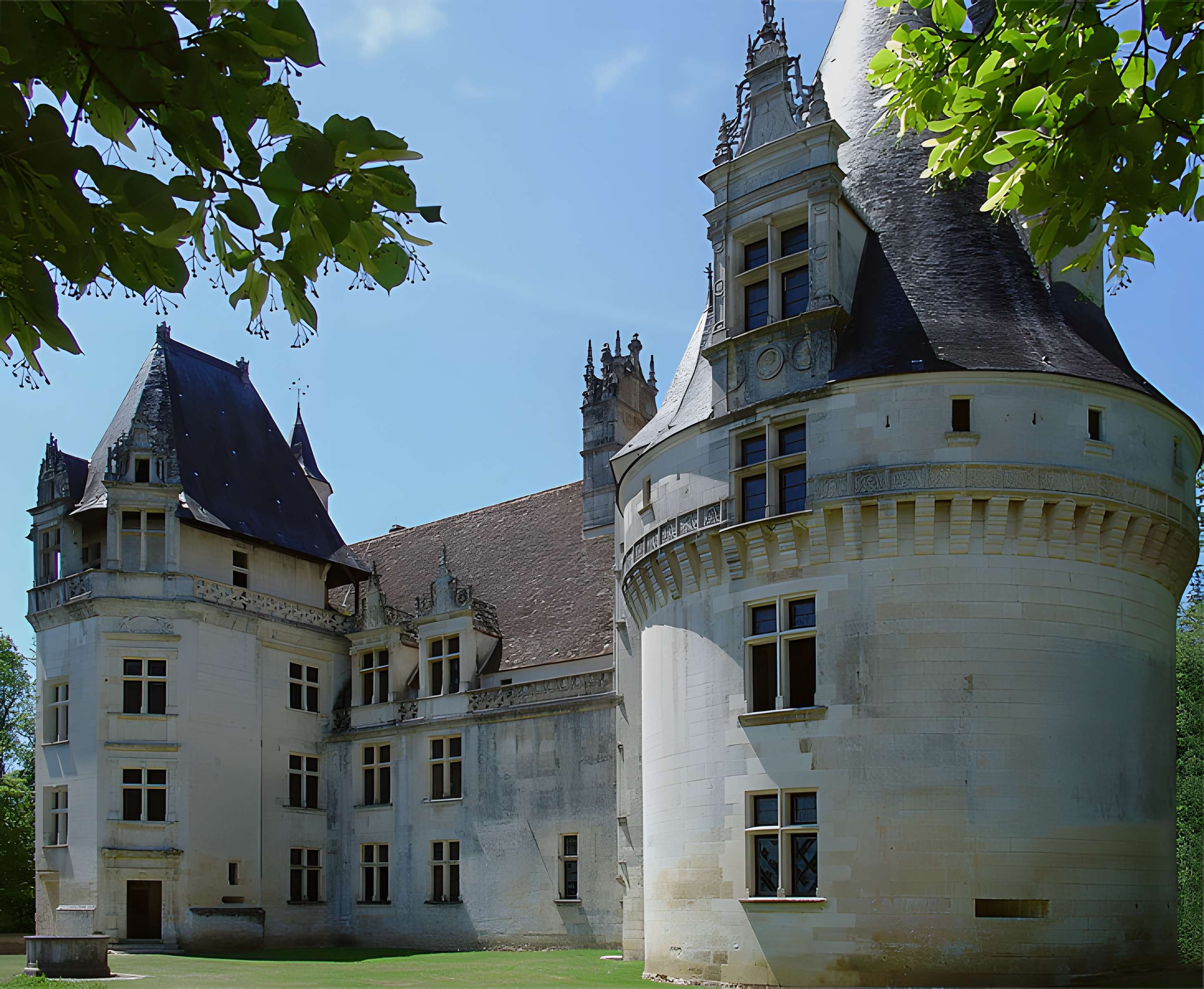 Château de Puyguilhem à Villars