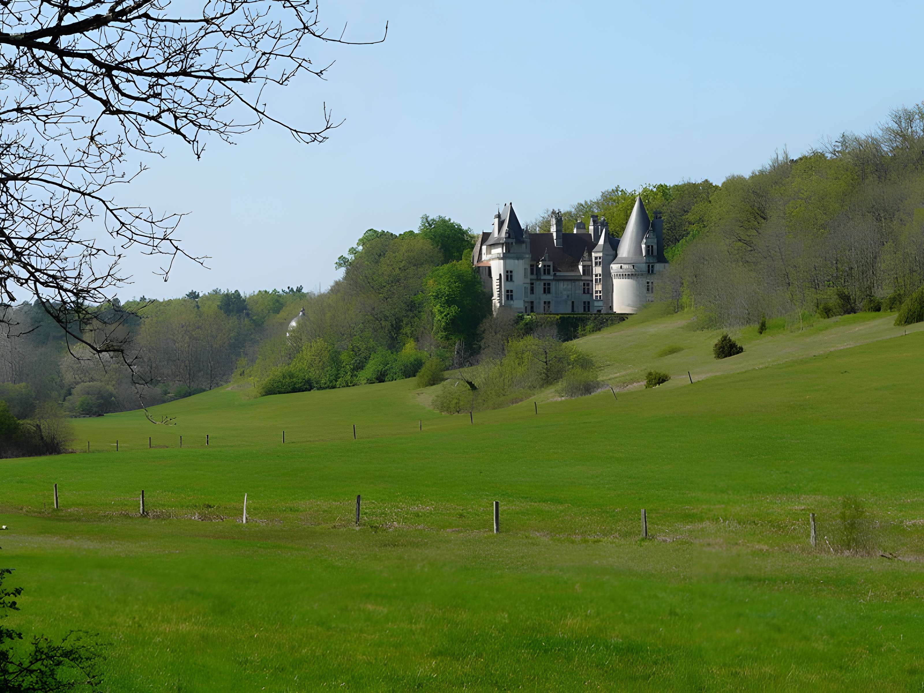 Château de Puyguilhem à Villars