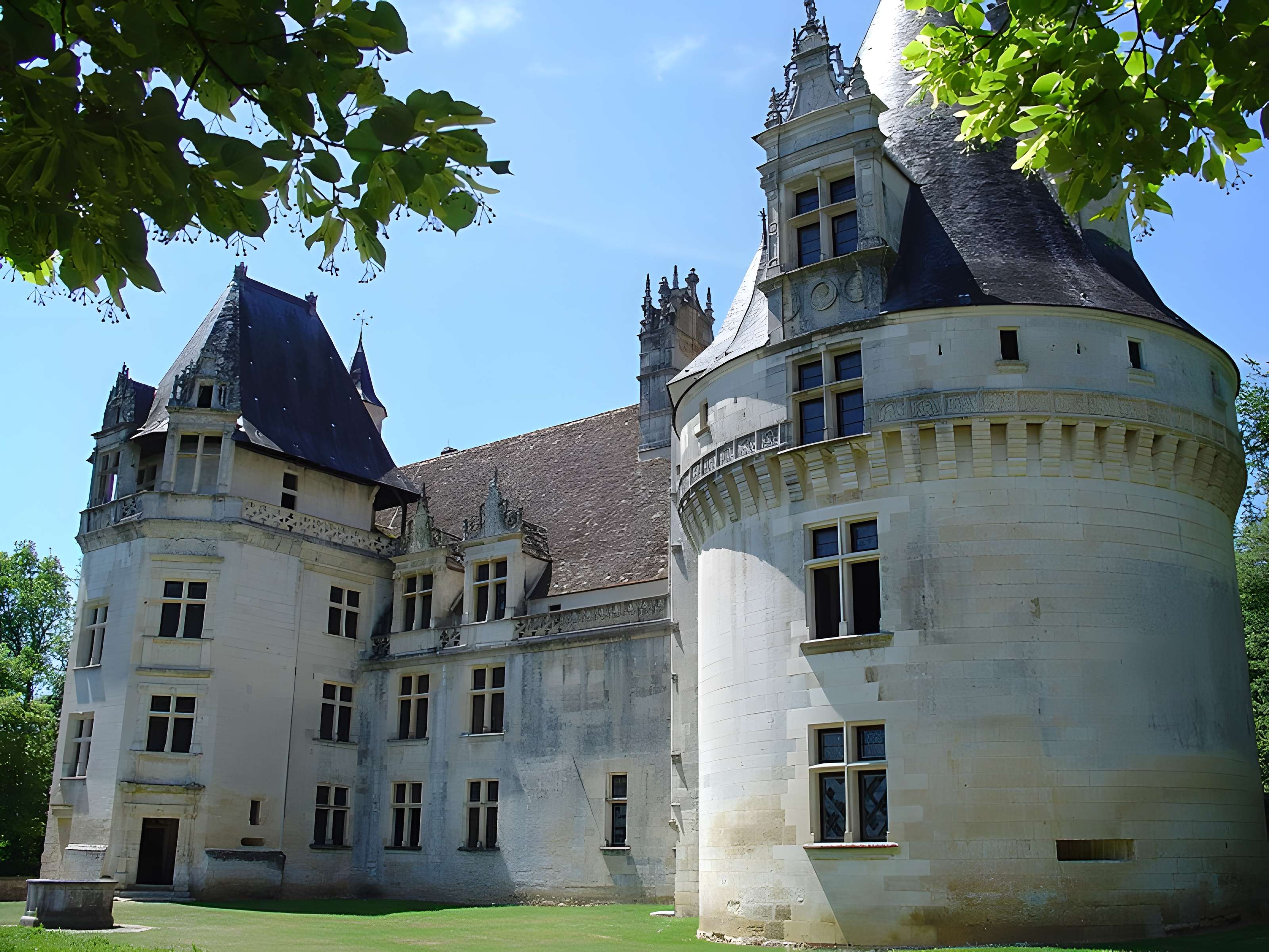 Château de Puyguilhem à Villars