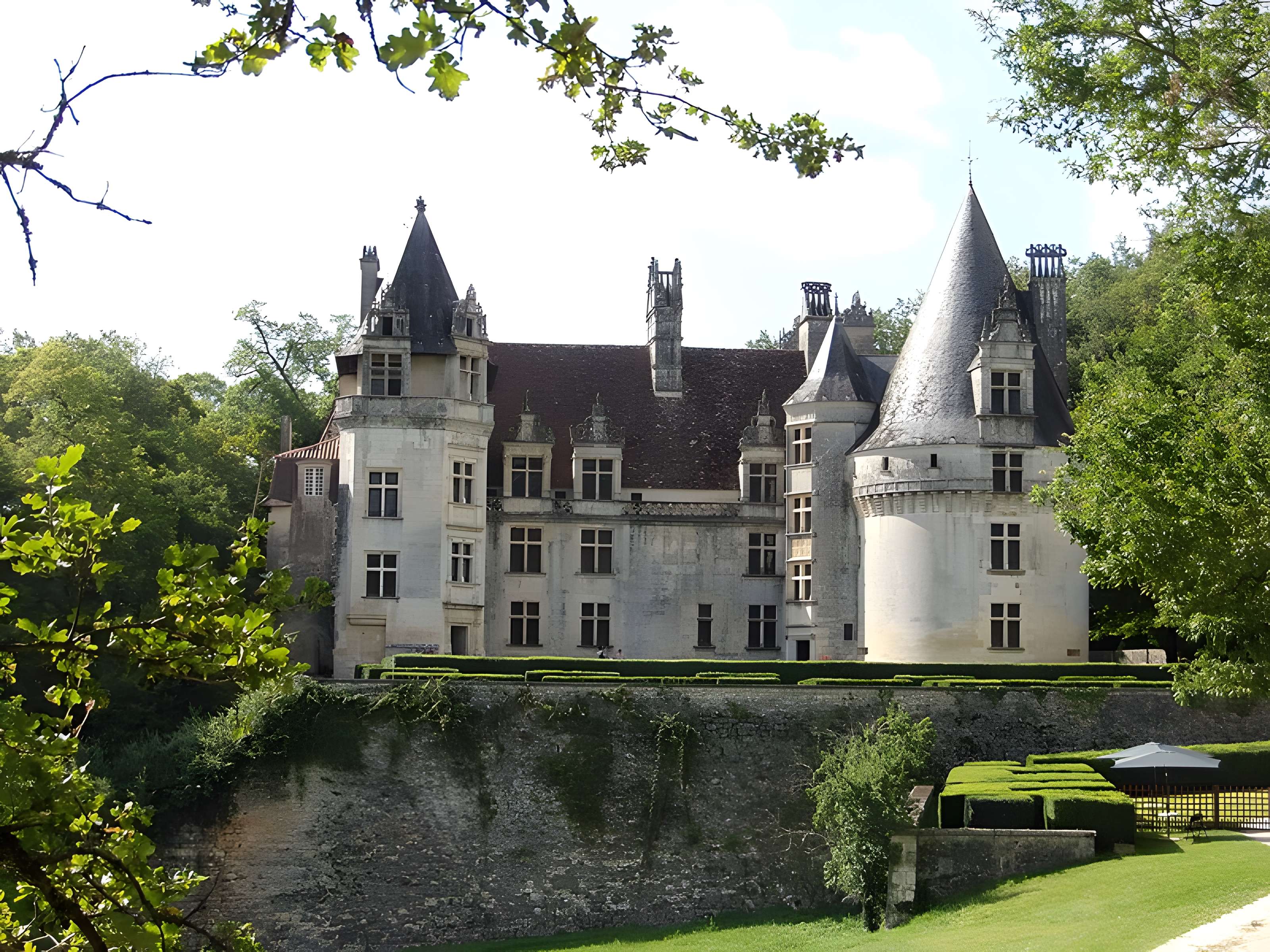 Château de Puyguilhem à Villars