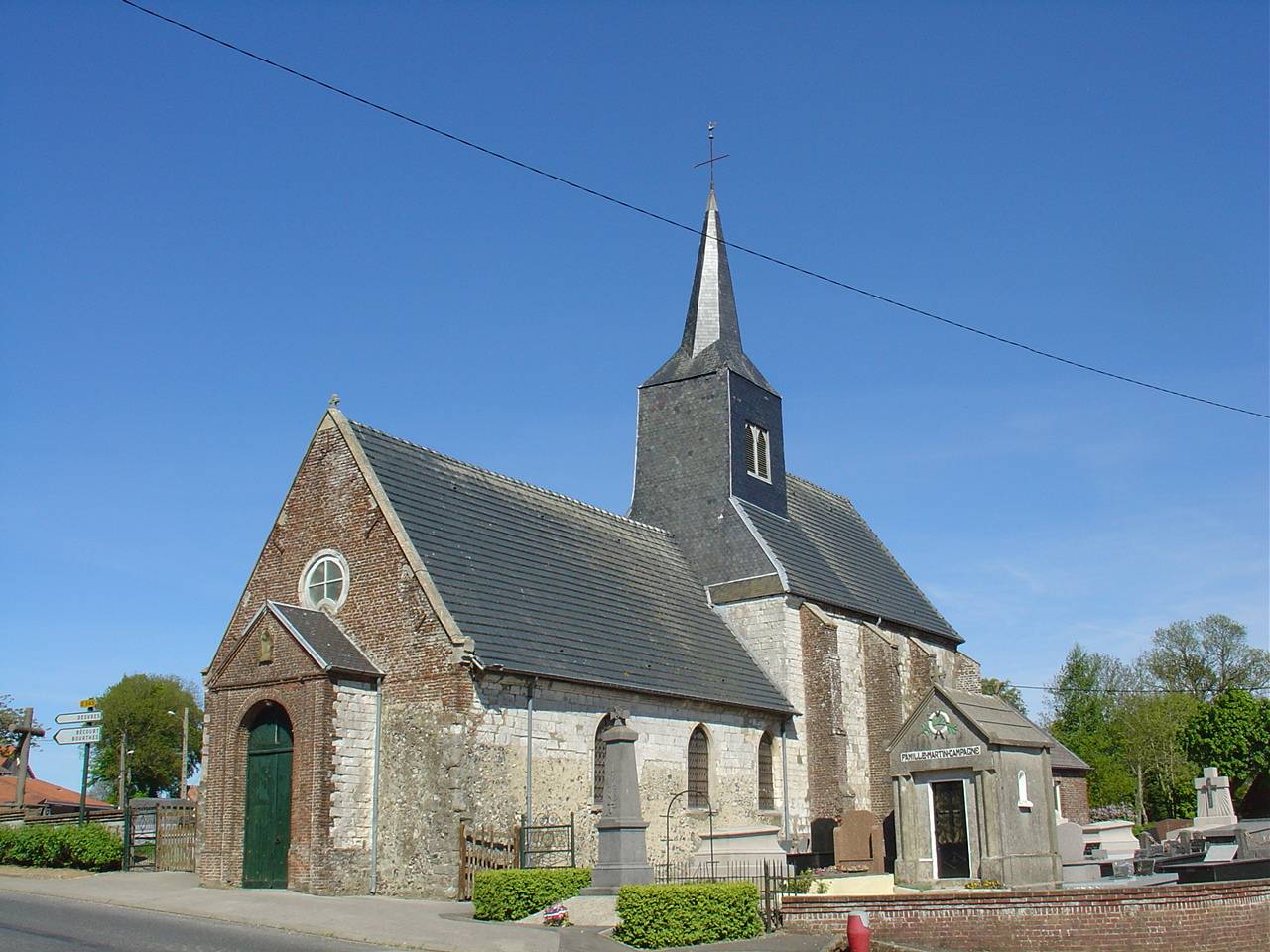 Photo de Saint Peter's Church of Zoteux