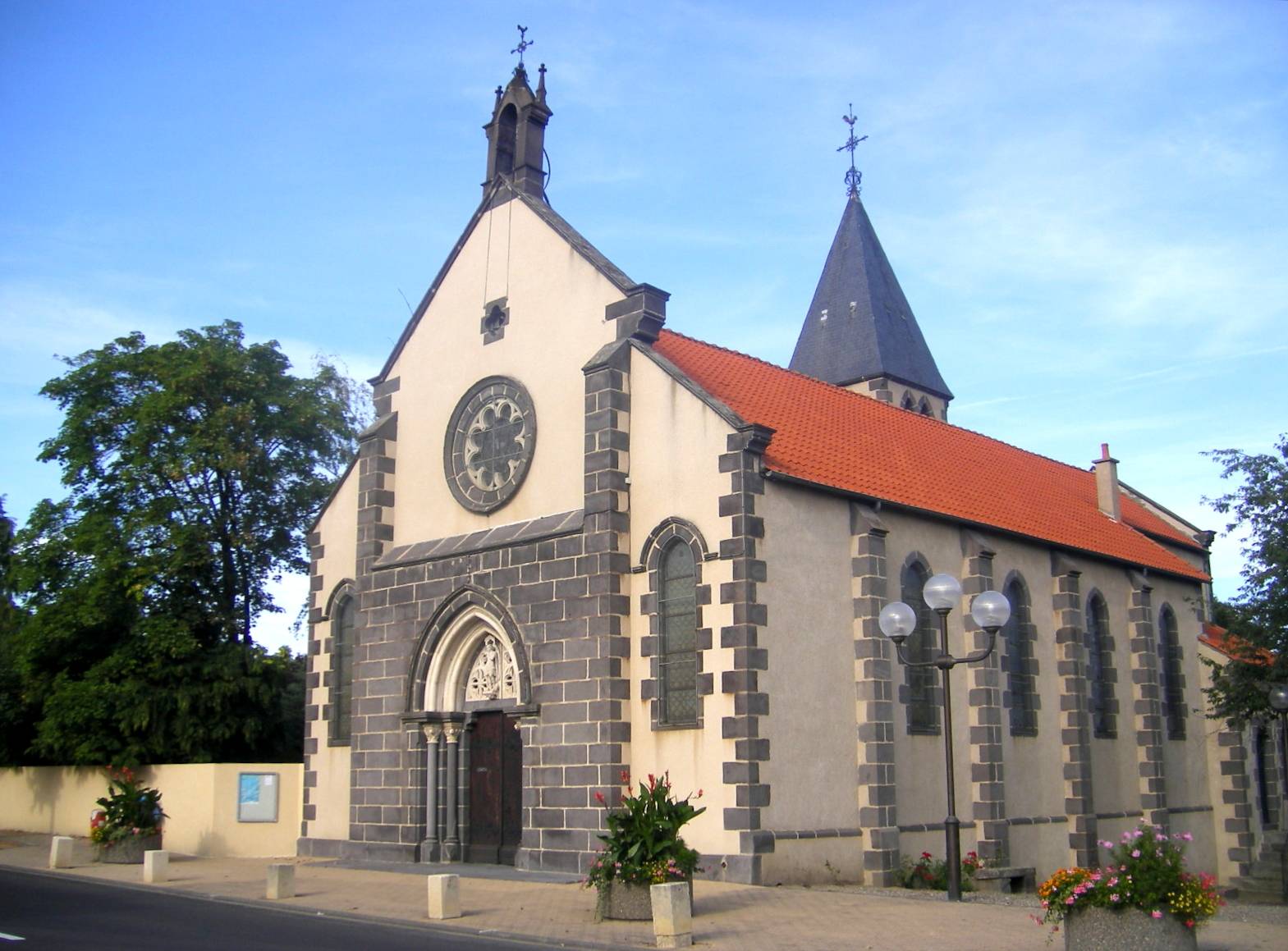 Photo de Saint-Michel de Pérignat-lès-Sarliève Kerk