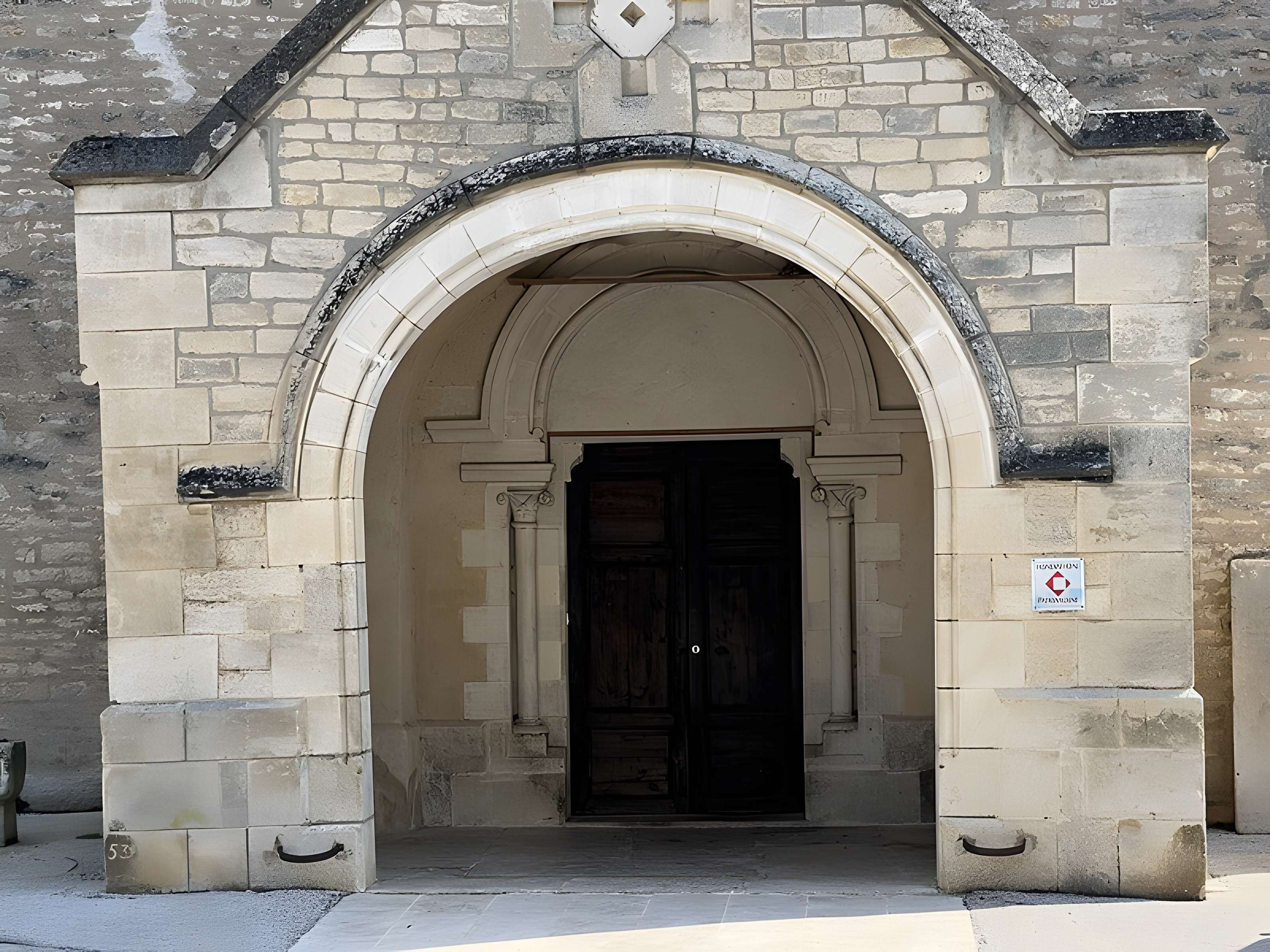 Église Saint-Julien de Cry